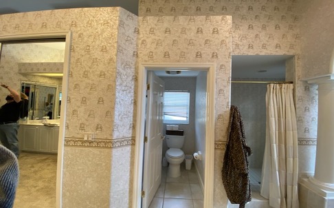 Before-and-After-3-Incredible-Bathroom-Makeovers-P1 before bathroom
