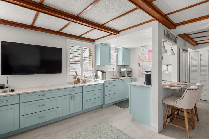 S-W-Mooy--7--720x481-90156e42-c3c6-40da-a75d-63f168333837 historic condo gets remodeled in st. pete beach