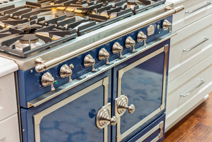 SW_Ellzey_Kitchen_Bar_010-720x481-7896882c-85a7-48d3-bd8f-c75c38d271ba le cornue stove