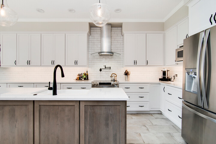 clark_kitchen_001-720x480-2c43b45f-2eb0-4a6e-935e-6f109a6aa00d modern farmhouse style kitchen in tampa florida