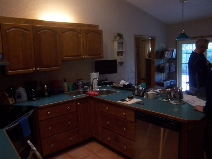 102_1085-720x540-fe720b03-abfe-4856-8dda-2039a2dfb0b3 before kitchen remodel