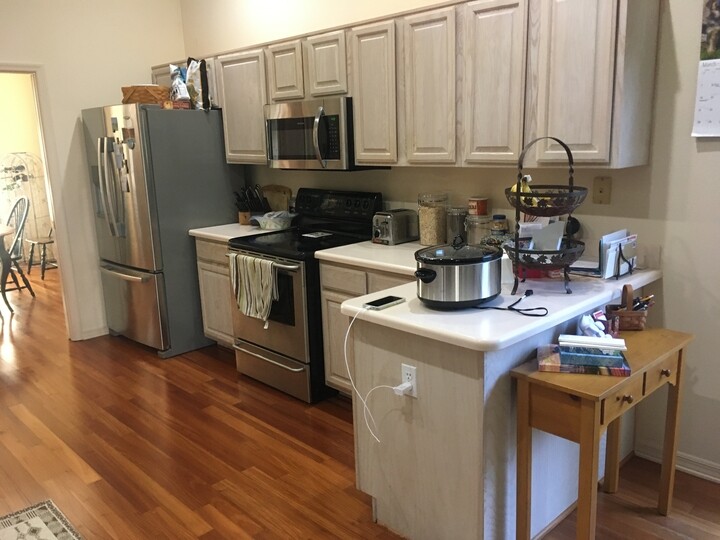 IMG_0992-720x540-75d0588c-3ca4-4bd8-ab35-ff1ebce583be before kitchen remodel