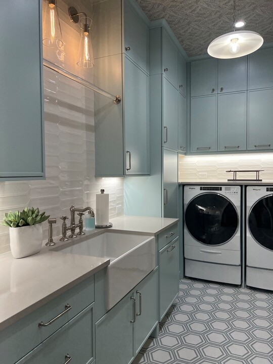Krista-Davis--11--540x720-741216de-6f5d-45b4-a176-080dbada6098 laundry room makeover winter park fl