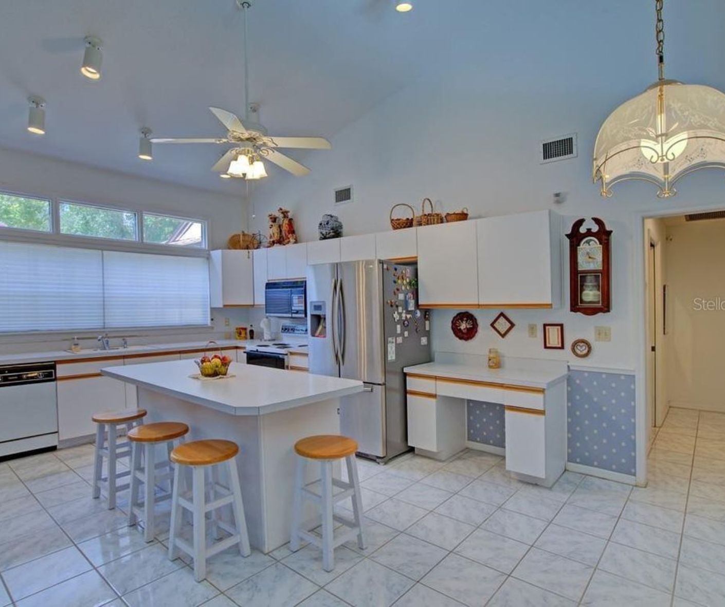 1 before photo of a winter park florida older kitchen