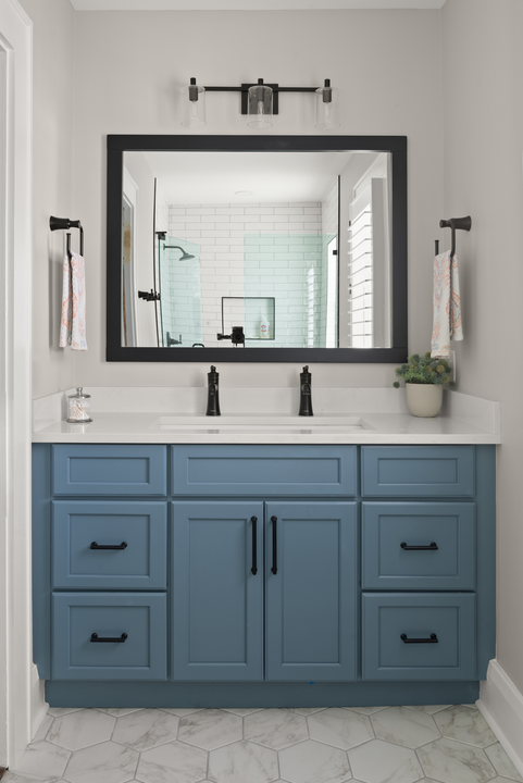 S-W-Callihan--39--481x720-e9de56ed-8ae9-4b2f-8275-d7359611f239 guest bathroom with a pop of blue