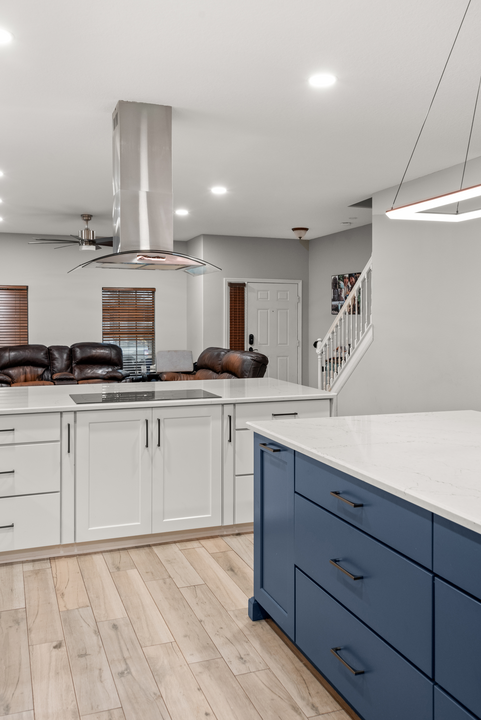 S-W-Crosslin-Kitchen--10--481x720-20f9925b-9363-4ae4-8694-c02e3014506b two tone cabinets