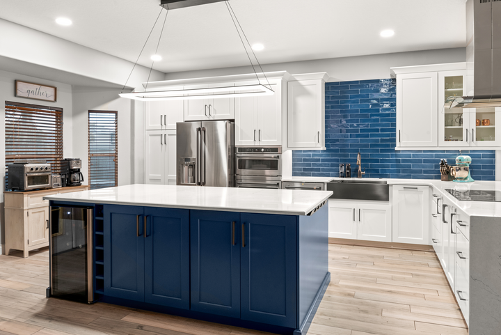 S-W-Crosslin-Kitchen--4--720x481-9195ddc5-0c4c-42d8-9dfa-b18ced9ba634 blue kitchen island