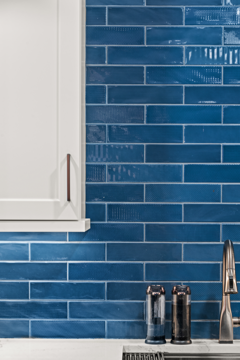 S-W-Crosslin-Kitchen--8--481x720-3a22fb66-a95c-4c8e-ae2a-d6cc242b4e22 blue backsplash tile